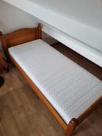 Mooi houten bed met matras, Huis en Inrichting, Eenpersoons, Zo goed als nieuw, Hout, Ophalen