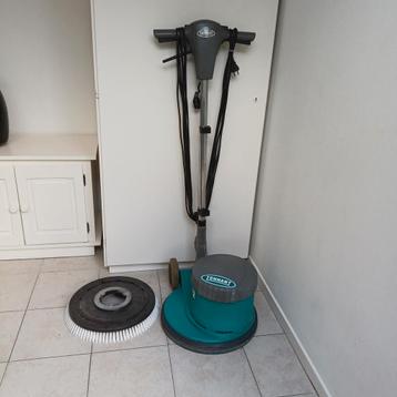 Tennant F12 Duo Schrobmachine beschikbaar voor biedingen