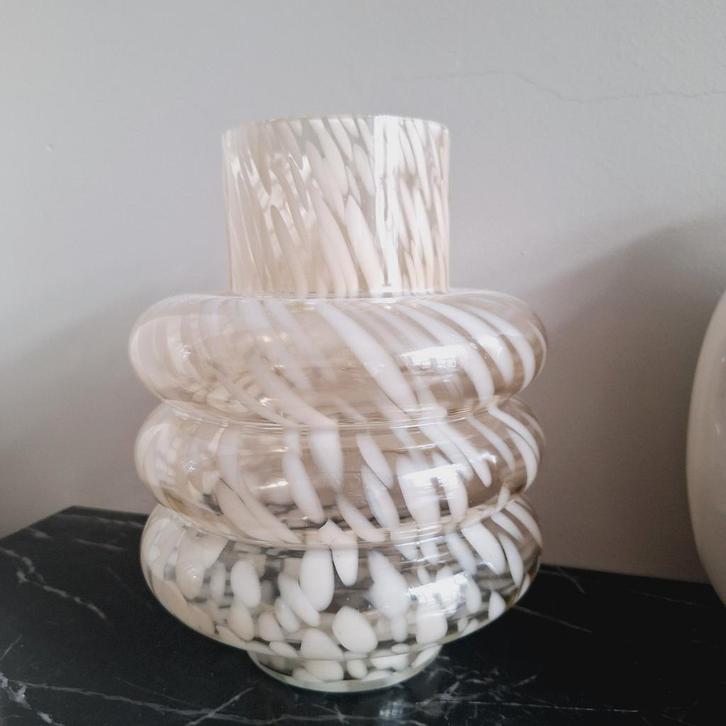 Glazen beige panter cheetah vaas nieuw, Huis en Inrichting, Woonaccessoires | Vazen, Nieuw, Overige kleuren, Minder dan 50 cm