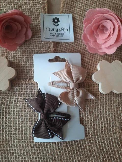 2 klikklak haarspeldjes 3.8 cm bruin beige strik, Kinderen en Baby's, Kindermode-accessoires, Nieuw, Ophalen of Verzenden