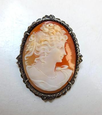 19e Eeuwse zilveren broche / hanger: schelpen camee, vrouw beschikbaar voor biedingen