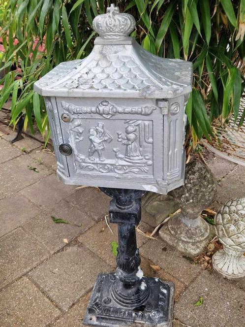 Decoratieve staande brievenbus, klassiek model (brocante), Tuin en Terras, Brievenbussen, Gebruikt, Staande brievenbus, Aluminium