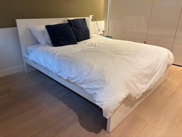 IKEA Malm 160cm bedframe wit met Lönset lattenbodem - afbeelding 1