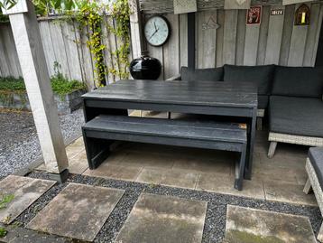 GRATIS grote tuintafel met bijpassend bankje beschikbaar voor biedingen