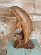 Houtsnijwerk / vintage beeld van hout. Dolfijn met kalf., Antiek en Kunst, Ophalen