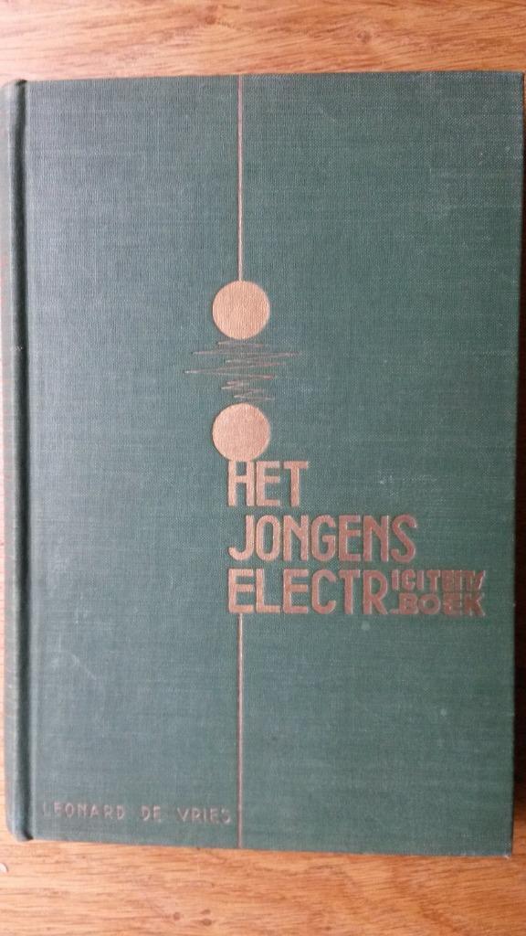Het jongens electriciteitsboek, Leonard de Vries (1941), Boeken, Techniek, Gelezen, Elektrotechniek, Ophalen of Verzenden