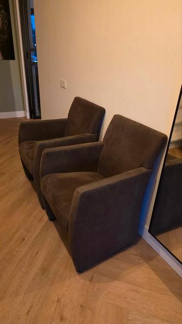 2 Bruine Stoelen op Wieltjes beschikbaar voor biedingen