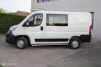Peugeot Boxer Bestel 330 2.2 BlueHDi 120 L1H1 DUBBELCABINE/6, Auto's, Voorwielaandrijving, Gebruikt, Zwart, 4 cilinders