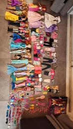 Grote hoeveelheid Barbie poppen, kleding en accessoires, Ophalen of Verzenden, Gebruikt, Barbie