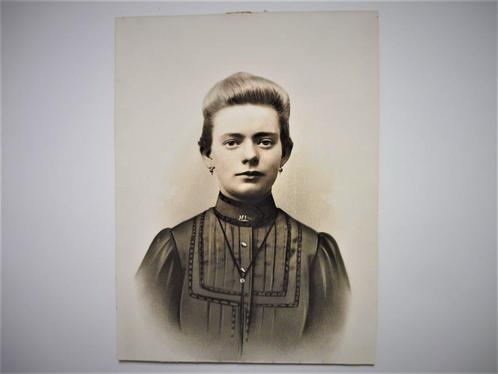 Antiek zwart wit portret foto jonge vrouw eind 1800, Antiek en Kunst, Curiosa en Brocante, Ophalen of Verzenden