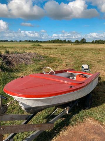 Speedboot met 15 pk buitenboordmotor beschikbaar voor biedingen