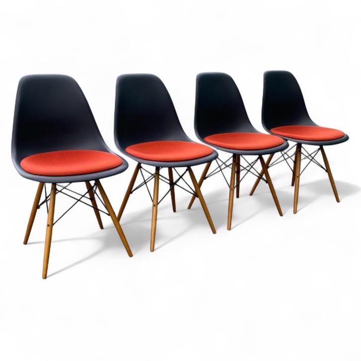Set van 4 Vitra DSW, Huis en Inrichting, Stoelen, Gebruikt, Vier, Hout, Kunststof, Stof, Zwart, Ophalen of Verzenden