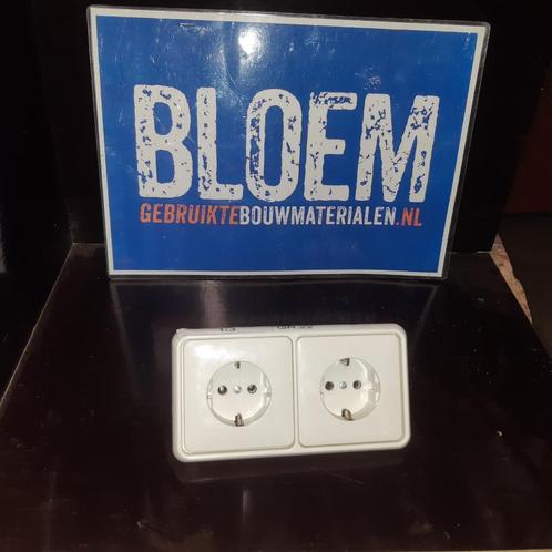 Jung Stopcontacten Busch Jager Gira WCD, Hobby en Vrije tijd, Elektronica-componenten, Gebruikt, Ophalen