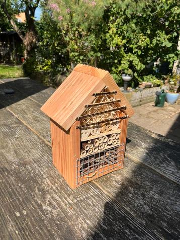Insectenhotel beschikbaar voor biedingen
