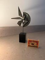 Bronzen sculptuur op sokkel - Abstracte kunst, Antiek en Kunst, Ophalen