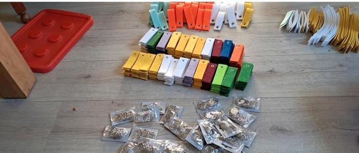 Vilten sleutelhangers partij 390 stuks, Hobby en Vrije tijd, Knutselen, Nieuw, Materiaal, Ophalen of Verzenden