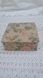 Vintage oud stoffen doosje met bloemenmotief, Antiek en Kunst, Curiosa en Brocante, Ophalen of Verzenden
