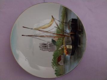 Mooi wandbord, doorsnee 15 cm.Merk achterop. beschikbaar voor biedingen