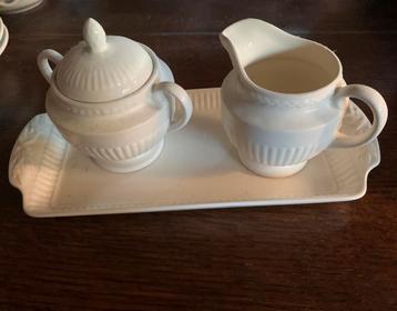 Wedgwood Edme plain suikerpot en melkkan beschikbaar voor biedingen