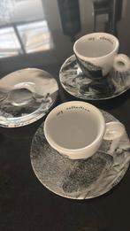 Illy collection, 2004, 2 complete sets,  1 schotel, Verzamelen, Porselein, Kristal en Bestek, Ophalen of Verzenden, Zo goed als nieuw