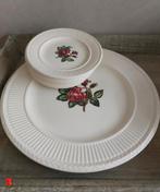 Wedgwood Moss Rose schaal 32,5 cm, Huis en Inrichting, Keuken | Servies, Wedgwood, Schaal of Schalen, Ophalen of Verzenden, Zo goed als nieuw