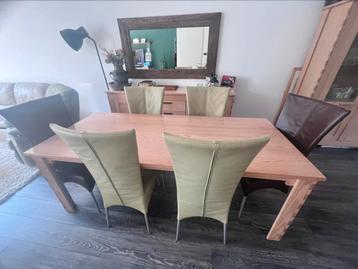 Eettafel met 6 stoelen