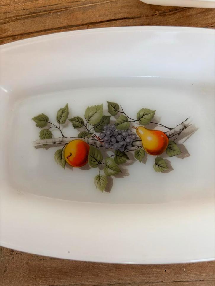 2 Arcopal Schaaltjes met Fruitmotief, Huis en Inrichting, Keuken | Servies, Zo goed als nieuw, Schaal of Schalen, Overige stijlen