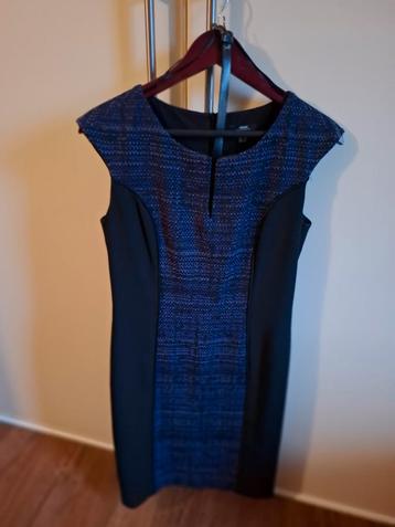 Elegante blauwe jurk met jasje beschikbaar voor biedingen