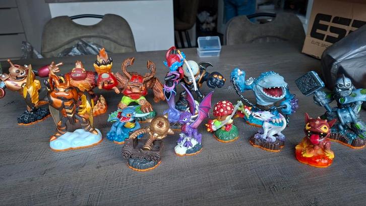 Skylanders giants 15 figuren, Spelcomputers en Games, Games | Nintendo Wii, Gebruikt, Avontuur en Actie, 2 spelers, Vanaf 7 jaar