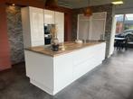 Mooie showroom keuken hoogglans inclusief apparatuur, Nieuw, Met kookeiland, Enkelwandige keuken, Wit
