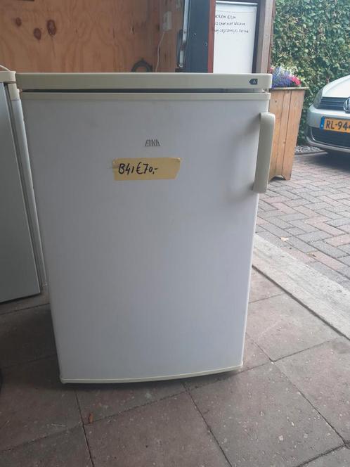 B41 koelkast met vriesvakje, Witgoed en Apparatuur, Koelkasten en IJskasten, Zo goed als nieuw, Met vriesvak, 100 tot 150 liter