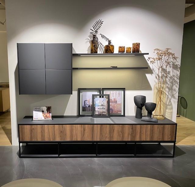 Showroom Woonwand meubel, Huis en Inrichting, Kasten | Wandmeubels, Zo goed als nieuw, Met deur(en), Met plank(en), Met hangruimte