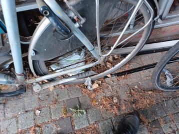 4 fietsen 1 x elektrische Batavus en 3 andere fietsen  beschikbaar voor biedingen