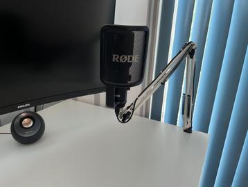 RØDE NT-USB microfoon + verstelbare arm beschikbaar voor biedingen