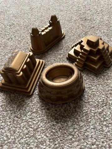 Speelzand (magic sand) met vormpjes beschikbaar voor biedingen