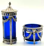 1065. Zilveren zoutstrooier en zoutvaatje, 19e eeuw