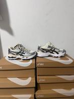 Asics Kayano 14, Wit, Ophalen of Verzenden, Sneakers of Gympen, Zo goed als nieuw