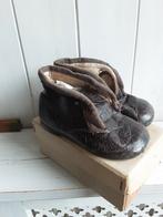Oude brocante vintage schoentjes  met gespijkerde zooltjes, Ophalen