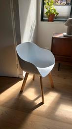 Witte kuipstoel met licht houten poten, Ophalen, Scandinavisch, Minimalistisch, Wit, Zo goed als nieuw