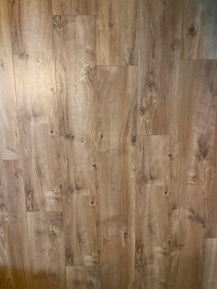 Kliklaminaat vloer houtlook +- 25 m2, Doe-het-zelf en Verbouw, Vloerdelen en Plavuizen, Zo goed als nieuw, Plavuizen, Hout, 50 tot 150 cm