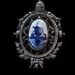 Vintage broche met Delfts Blauw.Ook als hanger te gebruiken, Ophalen of Verzenden, Overige materialen, Broche