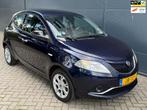 Lancia Ypsilon 0.9 TwinAir/Automaat/Airco/Navi/cruise/blueto, Auto's, Gebruikt, Origineel Nederlands, 39 €/maand, Ypsilon