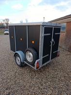 Gesloten aanhanger, Ophalen