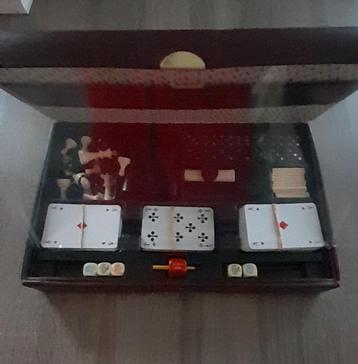 Spellenbox in kunstleren etui, met klassieke spellen. beschikbaar voor biedingen