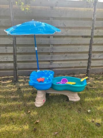 Step2 speel- & watertafel met parasol beschikbaar voor biedingen