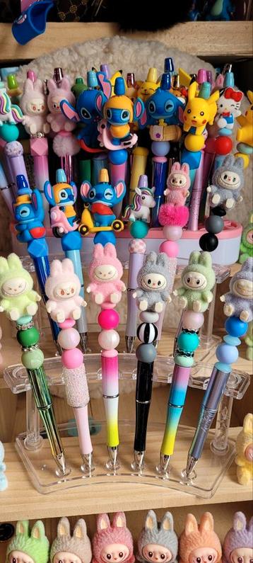 Allerlei soorten pennen Stitch etc beschikbaar voor biedingen
