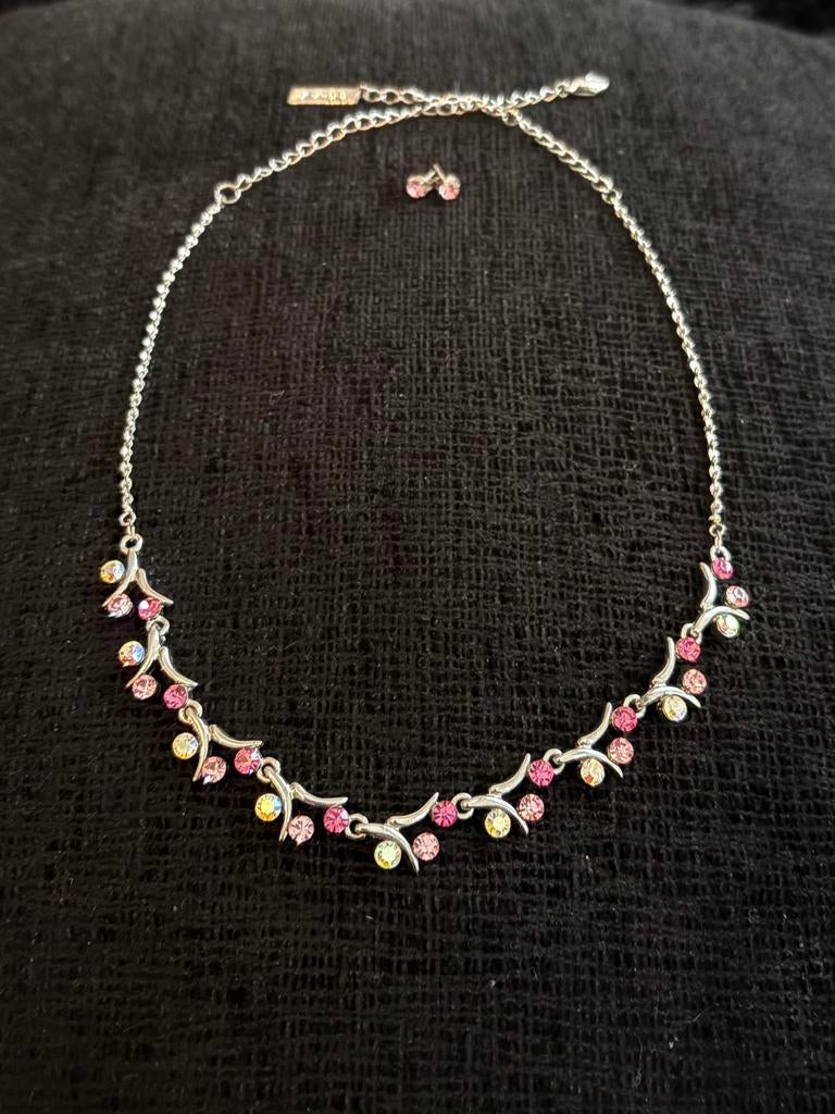 Ketting met roze & witte strass-steentjes, met oorbellen, Sieraden, Tassen en Uiterlijk, Kettingen, Overige materialen, Ophalen of Verzenden