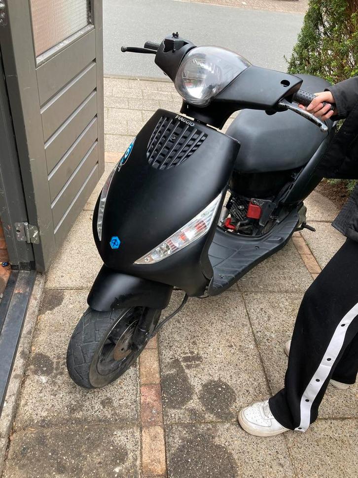 Snelle zip 70cc zonder 123 €900 vaste prijs, Fietsen en Brommers, Scooters | Piaggio, Zo goed als nieuw, Zip, Tweetakt, Ophalen of Verzenden