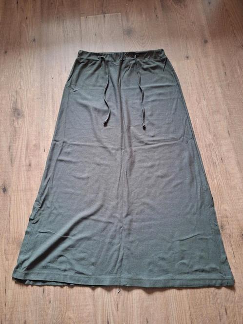 Lange rok jersey stof khakigroen XL nieuw, Kleding | Dames, Rokken, Nieuw, Maat 42/44 (L), Groen, Onder de knie, Ophalen of Verzenden
