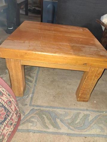 Antieke eiken salontafel beschikbaar voor biedingen